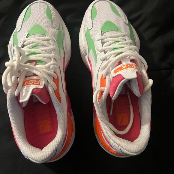 PUMA GIRLS RS-X3 CRAZY SIZE 5Y PUMA WHITE/GLOWING PINK/SUMMER GREEN (c)